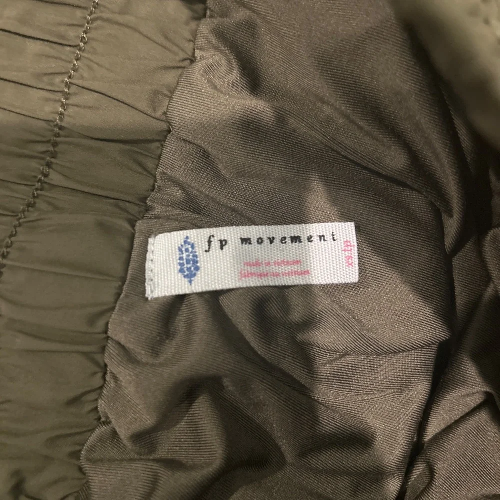 Free people movement olive Get Your Flirt On Shorts size cs - Picture 3 of 3